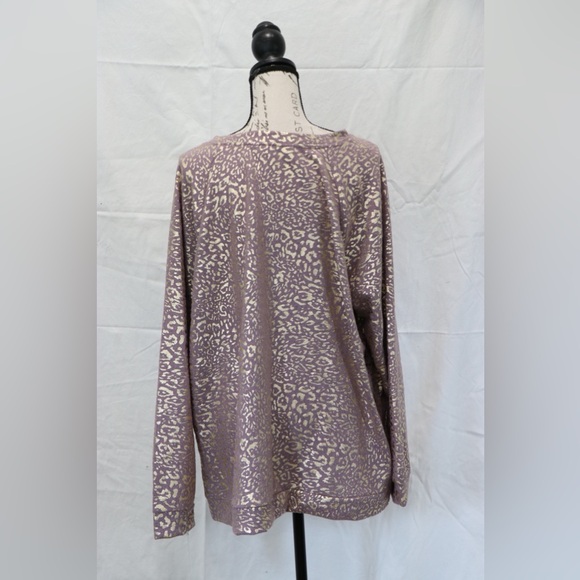 Elegant Animal Print Long Sleeve Top - Picture 4 of 6